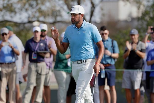 Finau ties career low with 62 to lead at Houston