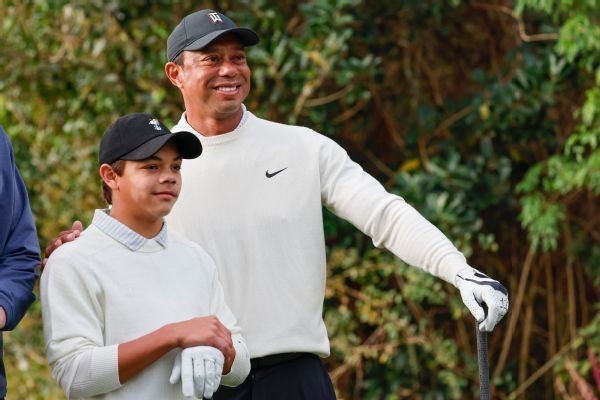 Tiger: Playing with son trumps letting foot heal