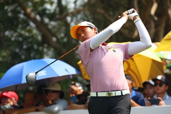 Vongtaveelap shoots 65 to lead LPGA Thailand