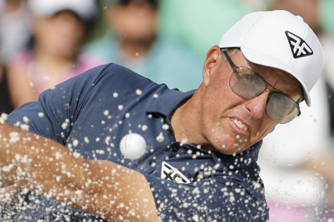 Mickelson rises on board, eyes 'going on a tear'