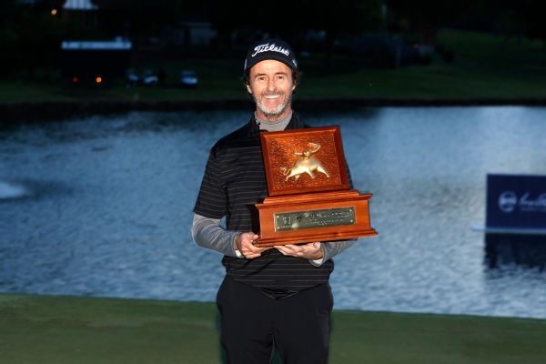 Hensby wins Invited Celebrity Classic in playoff