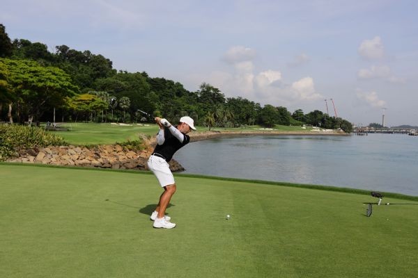 Garcia, Gooch lead LIV Singapore after 2 rounds