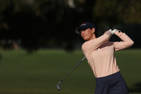 Knight shoots 'special' score to lead at Wilshire