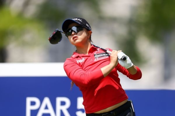 Kim shoots bogey-free 66 for Founders Cup lead