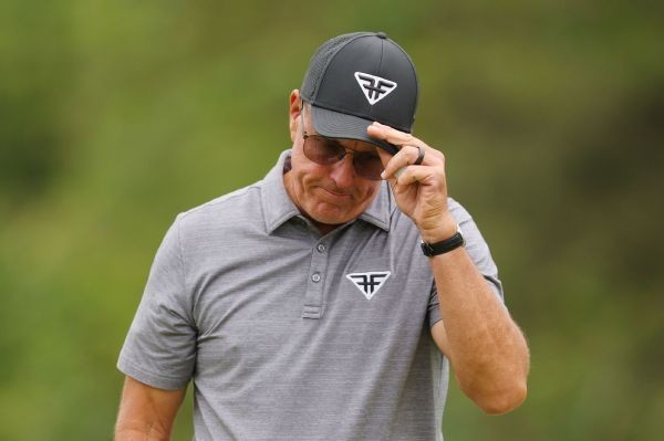 Mickelson, Homa among those missing Open cut