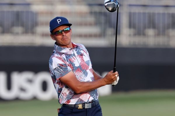 Fowler stays atop U.S. Open after chaotic round