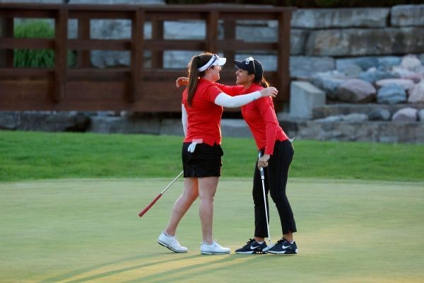 Reto, Lewis shoot 61, up 1 in LPGA team event