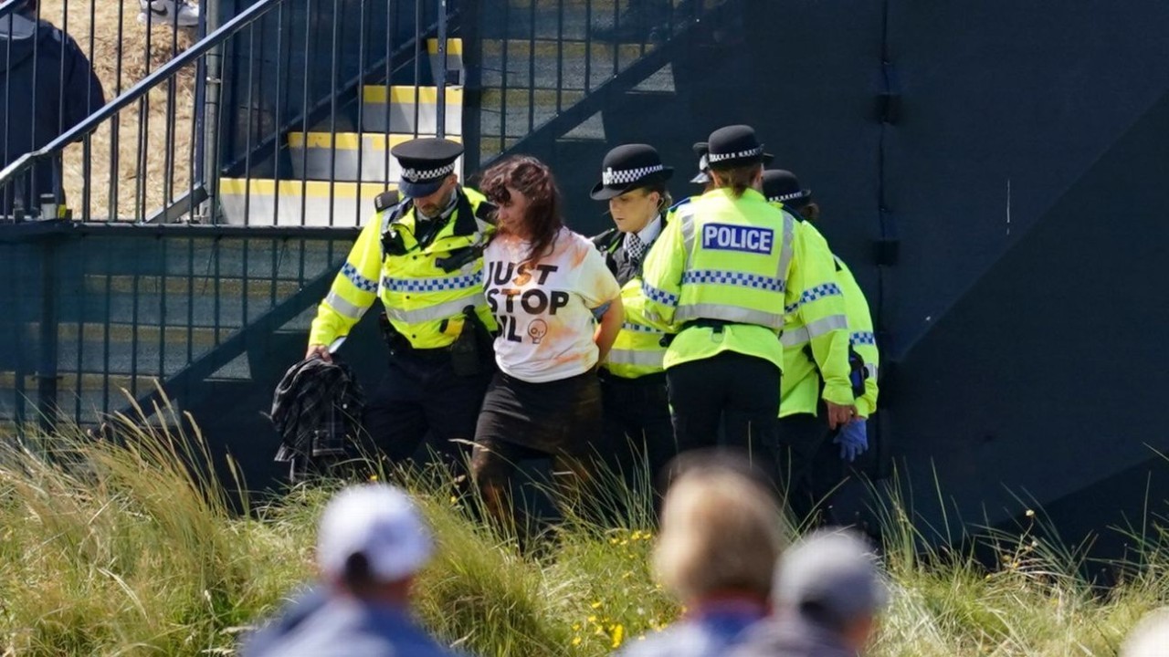 Just Stop Oil protesters attempt to disrupt Open