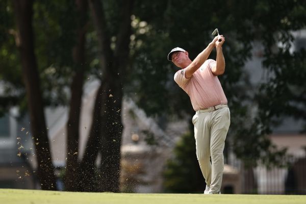 Glover shoots 66 to keep lead at FedEx St. Jude