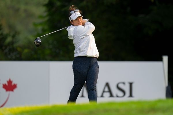 Khang uses 5-birdie burst to take LPGA Tour lead