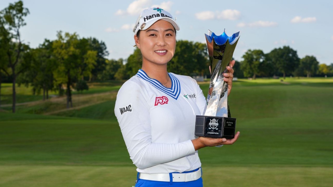 Lee loses big lead, wins LPGA Queen City playoff