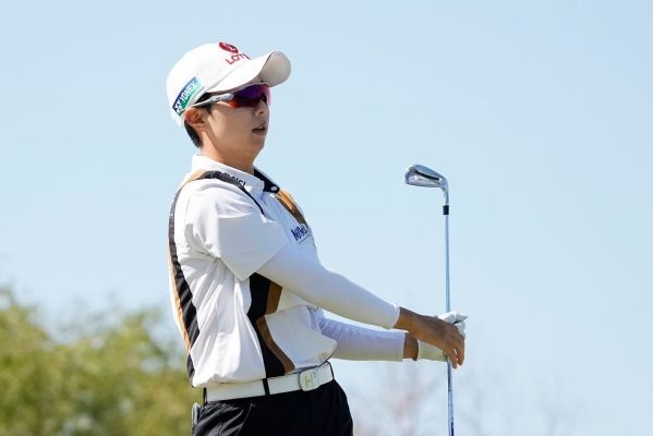 H.J. Kim boosts lead as Thompson looms 5 back