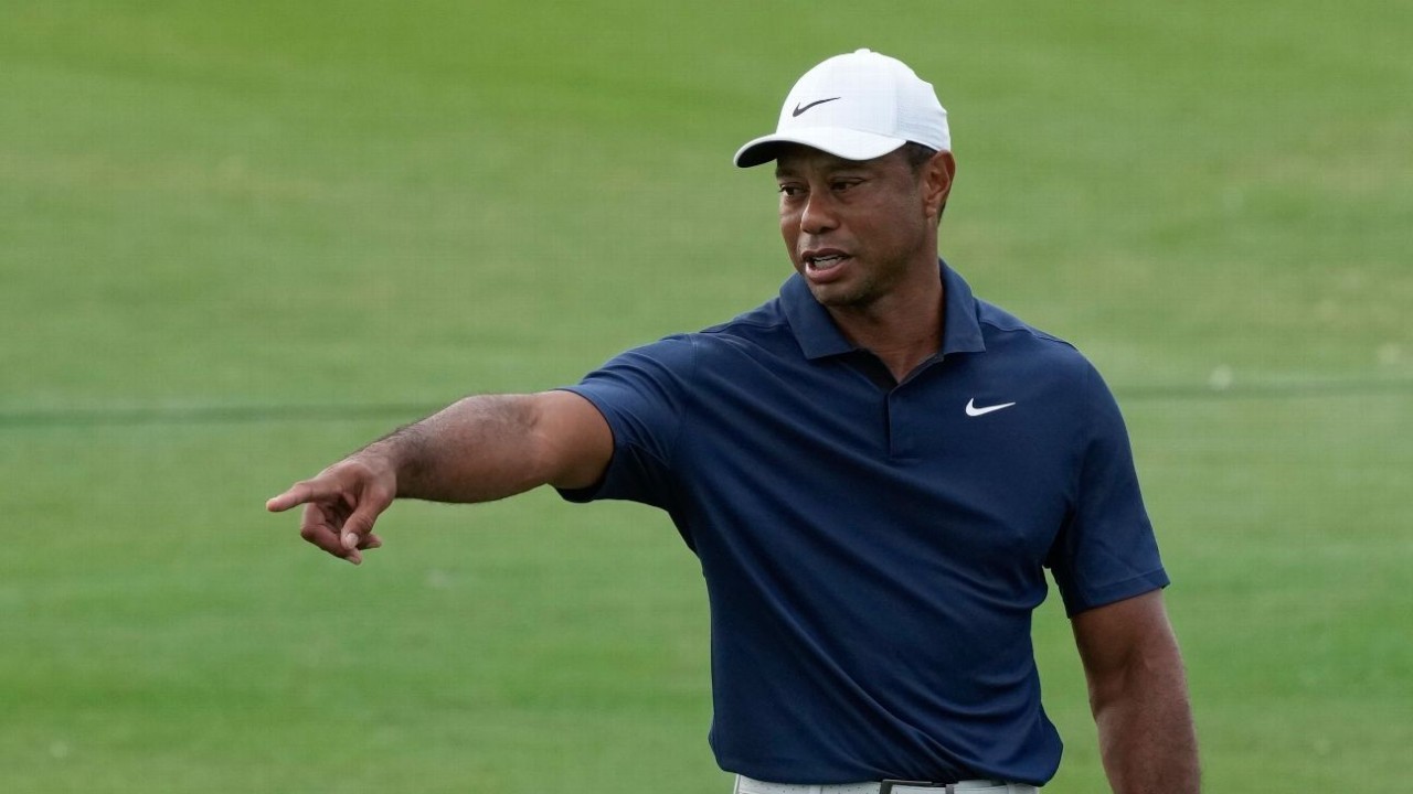 Tiger lightens load, plays nine holes in pro-am