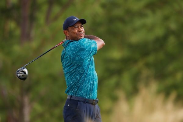 Tiger ails on back 9 again; Spieth, Scheffler lead