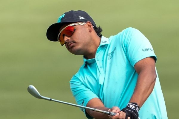 Muñoz shoots 6-under 65 to lead LIV Singapore