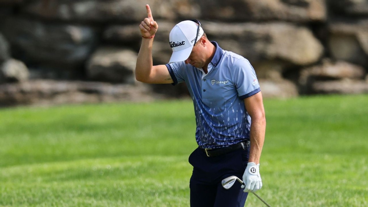 And the crowd goes wild! Justin Thomas chips in birdie on 16th hole at PGA Championship