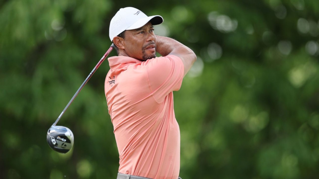 Fans roar as Tiger Woods birdies 3rd hole at PGA Championship