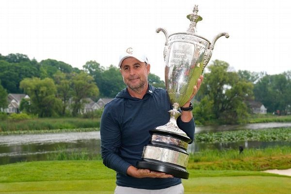 LIV's Bland wins Senior PGA in senior major debut