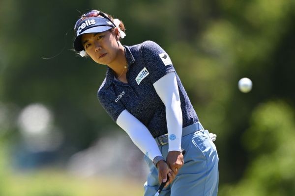 Shin battles wind, still up 1 shot at LPGA Classic