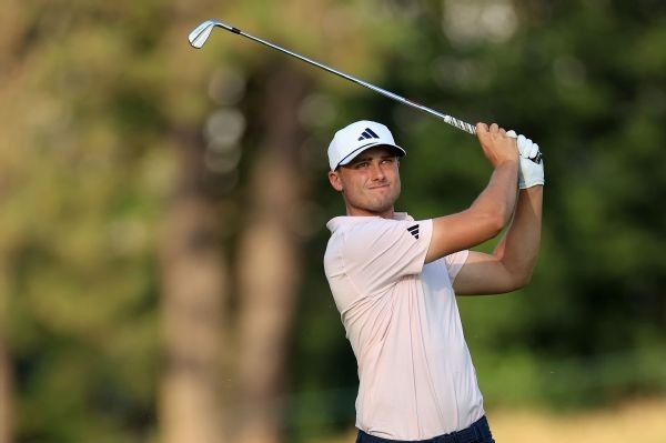 'Machine'-like Aberg seizes lead in 1st U.S. Open