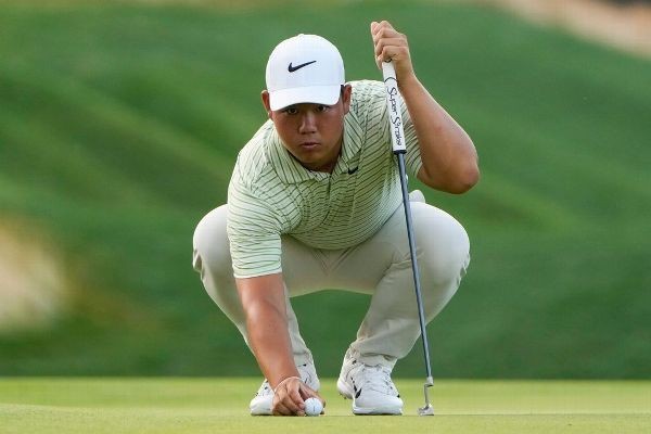 Kim clings to 1-shot lead in delayed Travelers