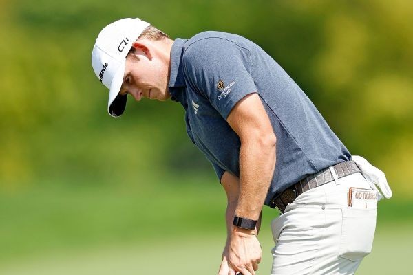 Bridgeman up 1 at 3M Open after late birdie run