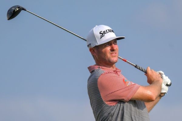 Pendrith fights wind, takes 2-shot lead at 3M Open