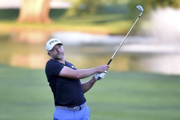 Skinns shoots 62 for first-round lead in Hamilton